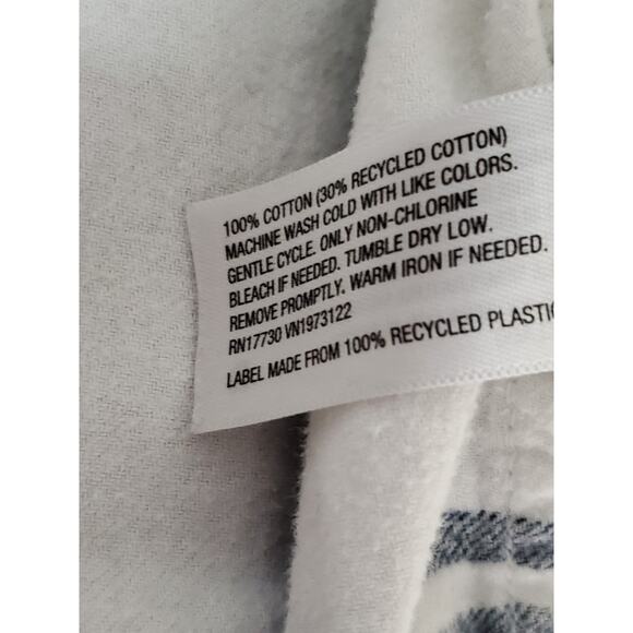 Universal Thread Women's Plaid Cream Button Down Shirt - Picture 9 of 12